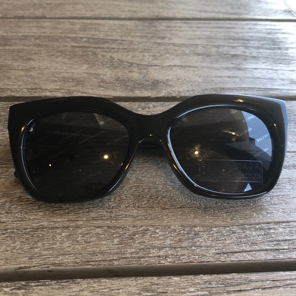 Balenciaga Sunglasses 100 UV Protection - Picture 1 of 4